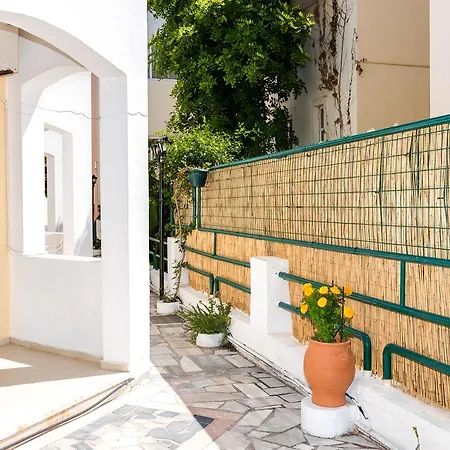 Erato Aparthotel 2*